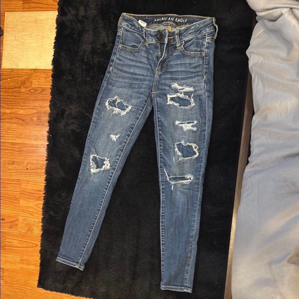 American Eagle Outfitters Women's Blue Distressed Jeans